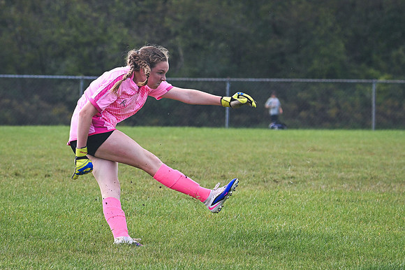 20260909_WestA_Soccer_Z8-7064
